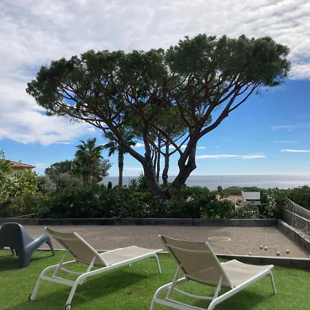 D'hotes Vue Mer A 2 Min A Pied Bed & Breakfast